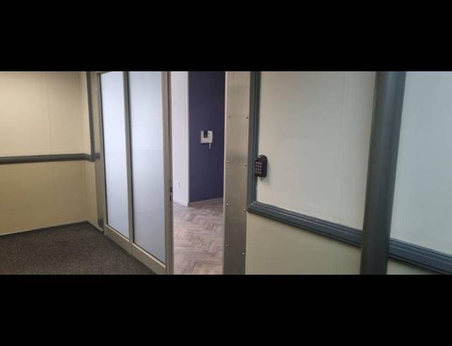 BUSINESS PROPERTY TO RENT IN MOWBRAY